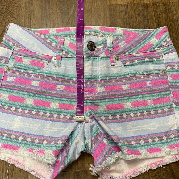 American Eagle Aztec Cutoff Shorts Sz 2 - Picture 5 of 6